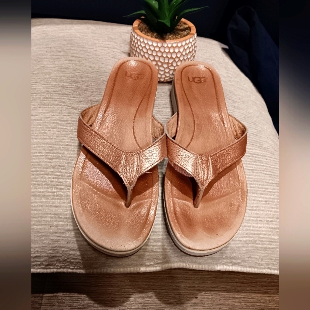 UGG Women's Brown Leather Sandals Lorrie Metallic Flip Flopnull null